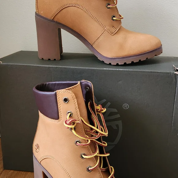 Timberland Women's Brown Lace-Up Boots - Picture 2 of 5